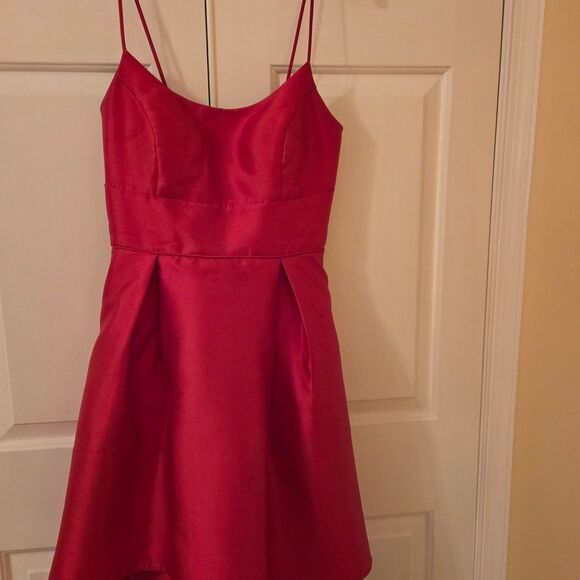 Elegant Red Party Dress - Picture 2 of 8